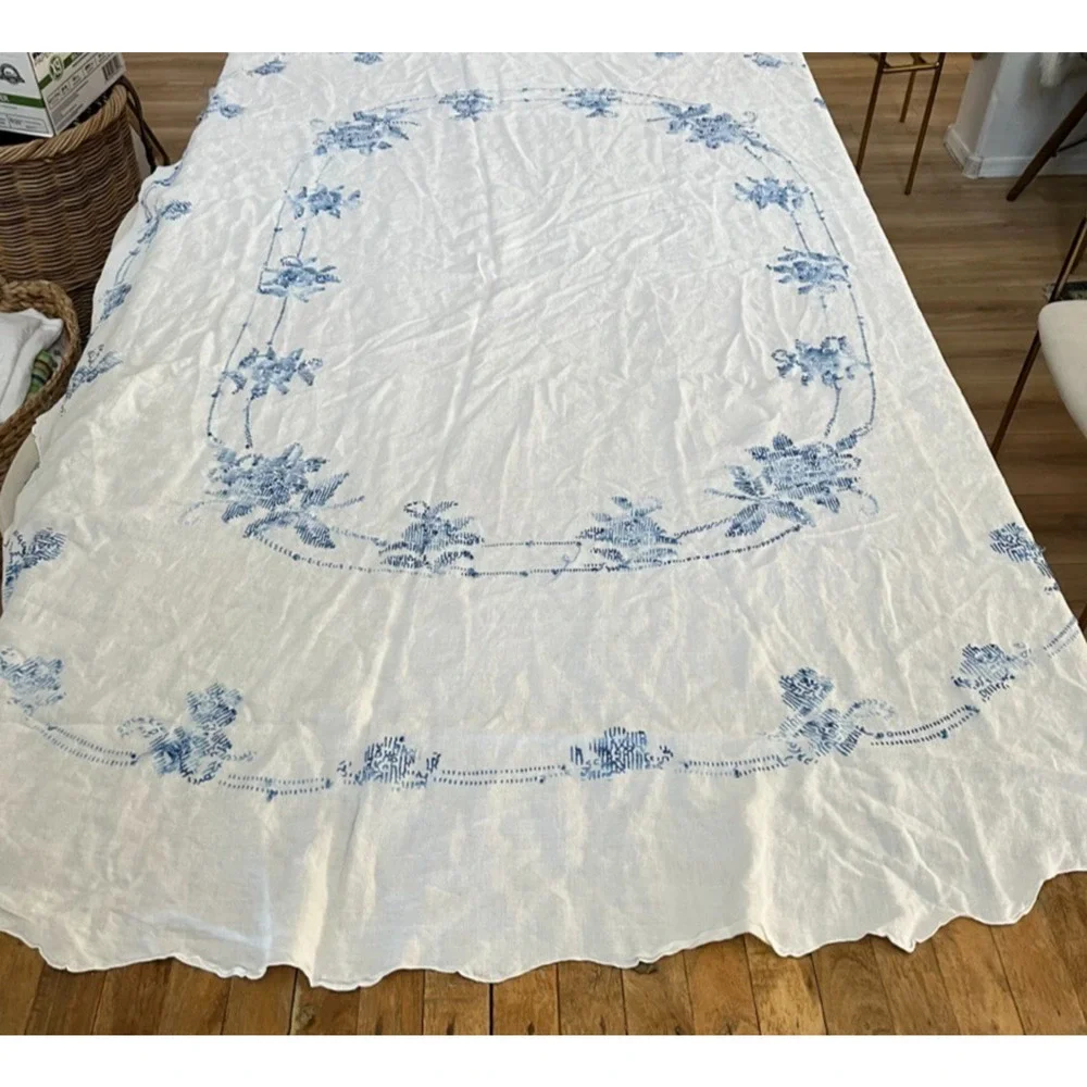 Vintage White Oval Linen Tablecloth 63